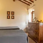 Villa Podere Bargnano Cetona, Sleeps 12, Pool, Wifi, Air Conditioning Cetona