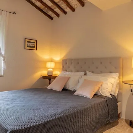 Villa Podere Bargnano Cetona, Sleeps 12, Pool, Wifi, Air Conditioning *