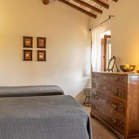 Willa Podere Bargnano Cetona, Sleeps 12, Pool, Wifi, Air Conditioning Cetona