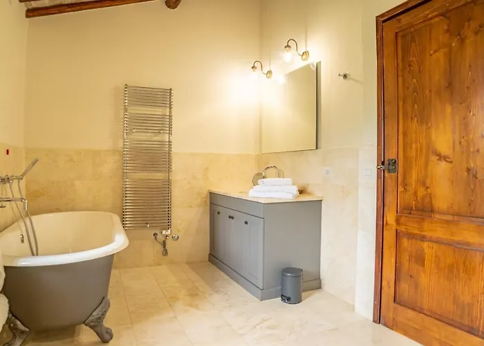 Villa Podere Bargnano Cetona, Sleeps 12, Pool, Wifi, Air Conditioning