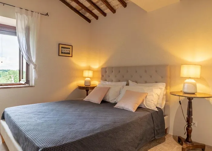 Villa Podere Bargnano Cetona, Sleeps 12, Pool, Wifi, Air Conditioning *