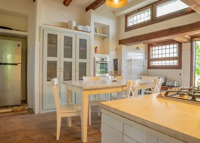 Podere Bargnano Cetona, Sleeps 12, Pool, Wifi, Air Conditioning Villa *
